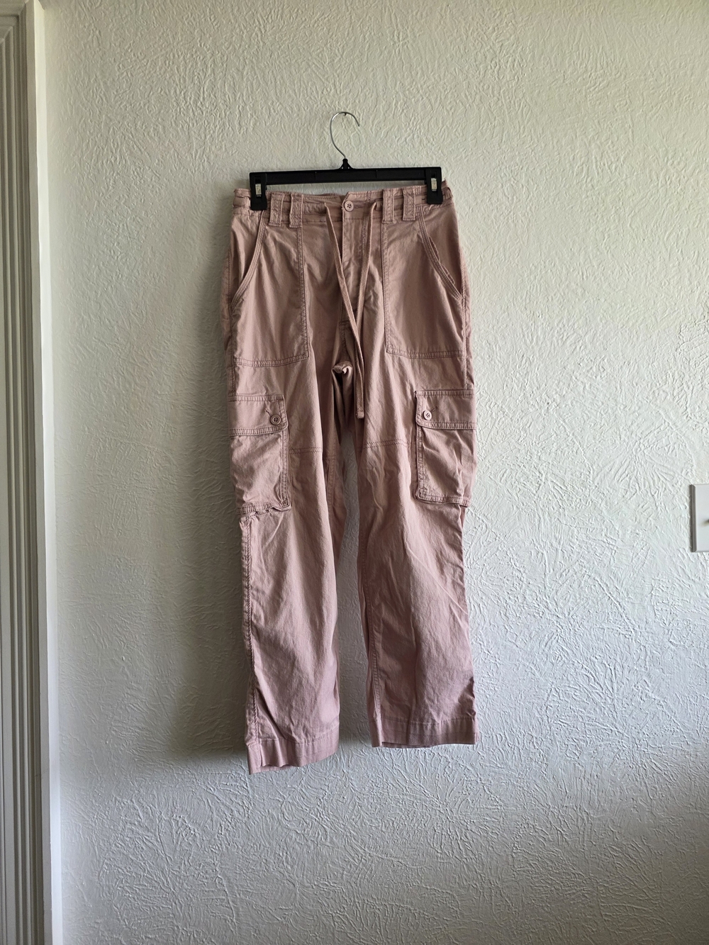 Hollister Straight-Leg Cargo Pants in Pale Pink